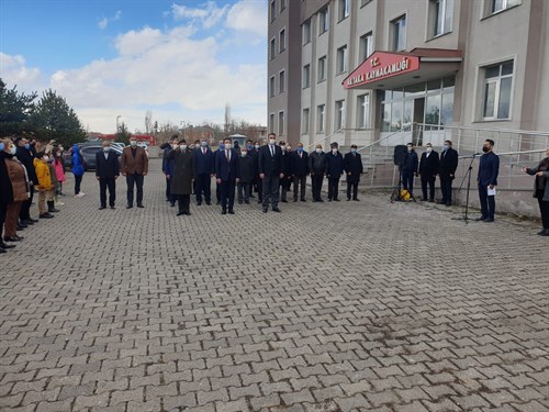 ÇANAKKALE ZAFERİNİN 106. YIL DÖNÜMÜNDE ŞEHİTLERİMİZ SAYGIYLA ANILDI